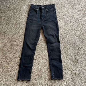 Aritzia, “the Lola high rise skinny” 26L (cropped ankle) size 25.